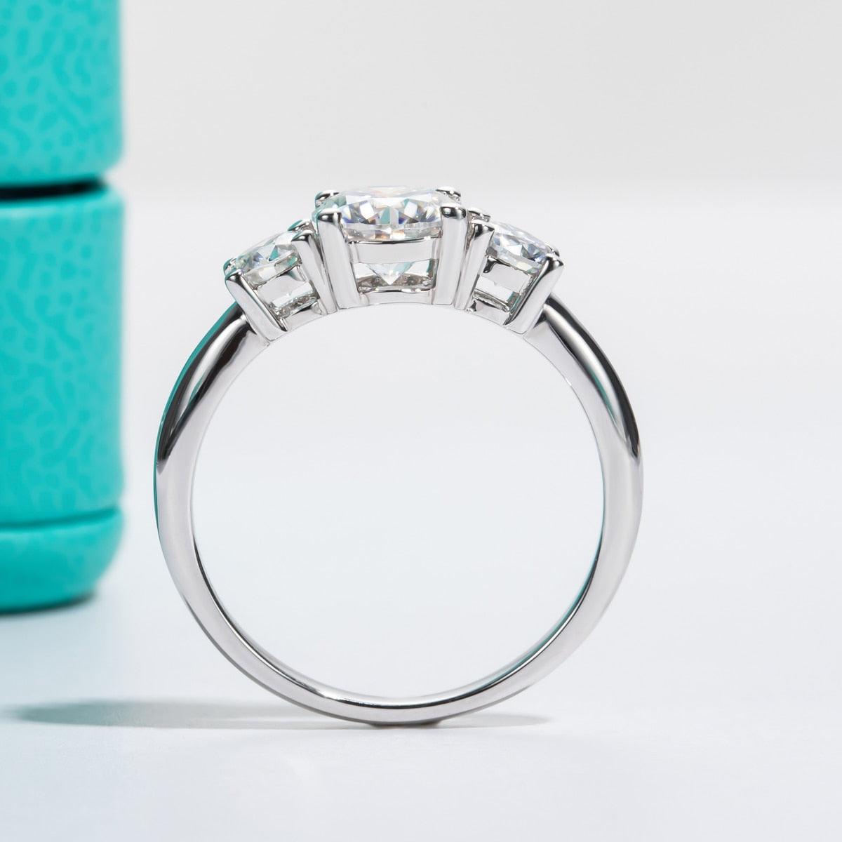 Anel Triplo Brilho com Moissanite – Elegância e Luminosidade