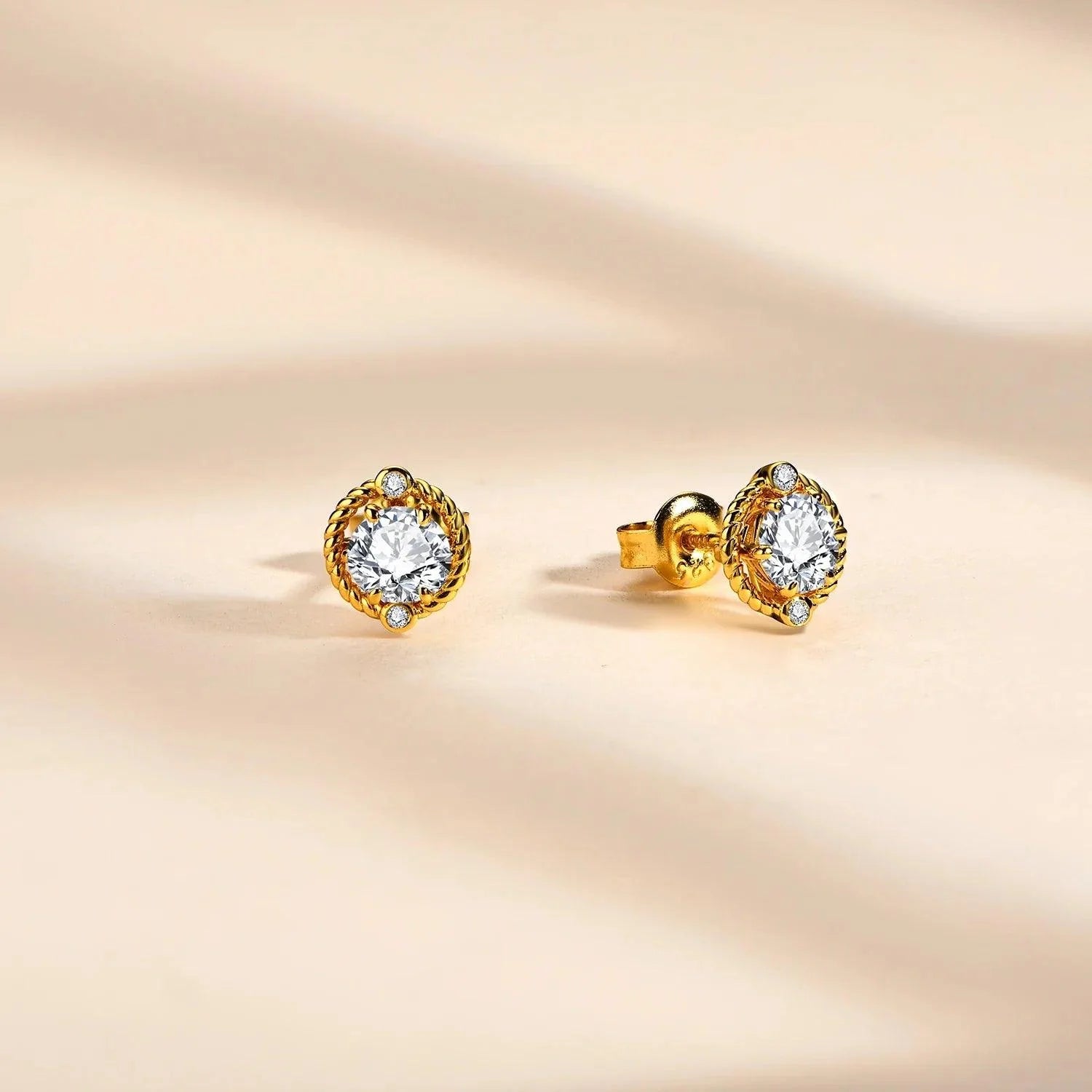 Brinco Espiral com Moissanite – Ouro 18k