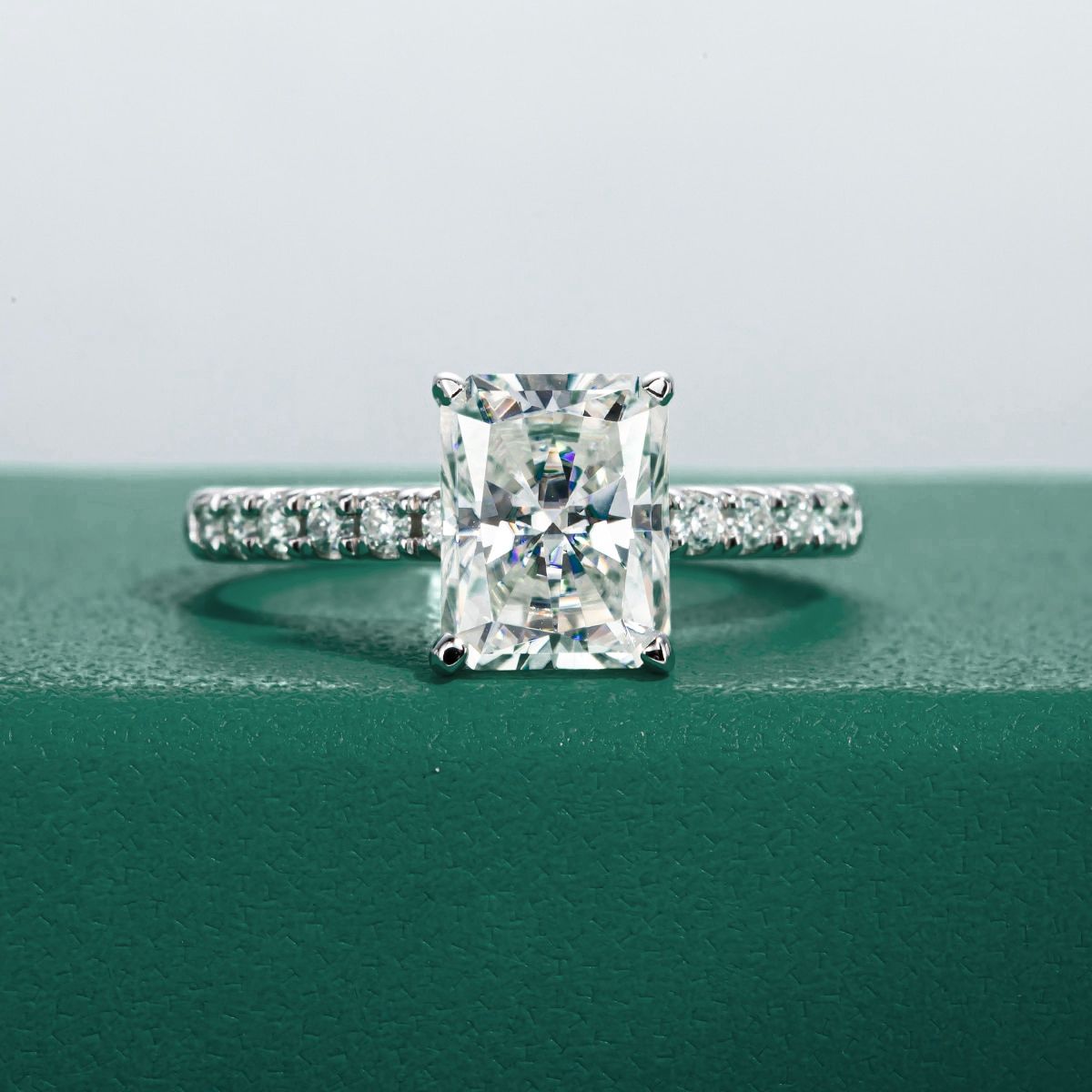 Anel Promise Lumière com Moissanite – Ouro Branco 18k