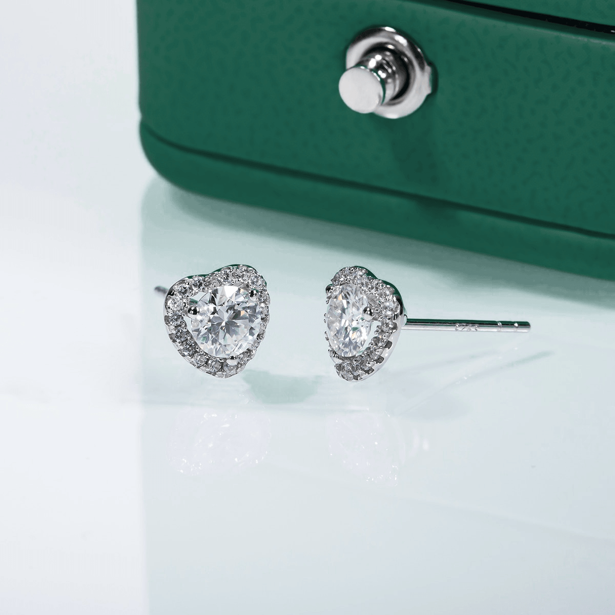 Brinco Coração com Moissanite – Prata 925