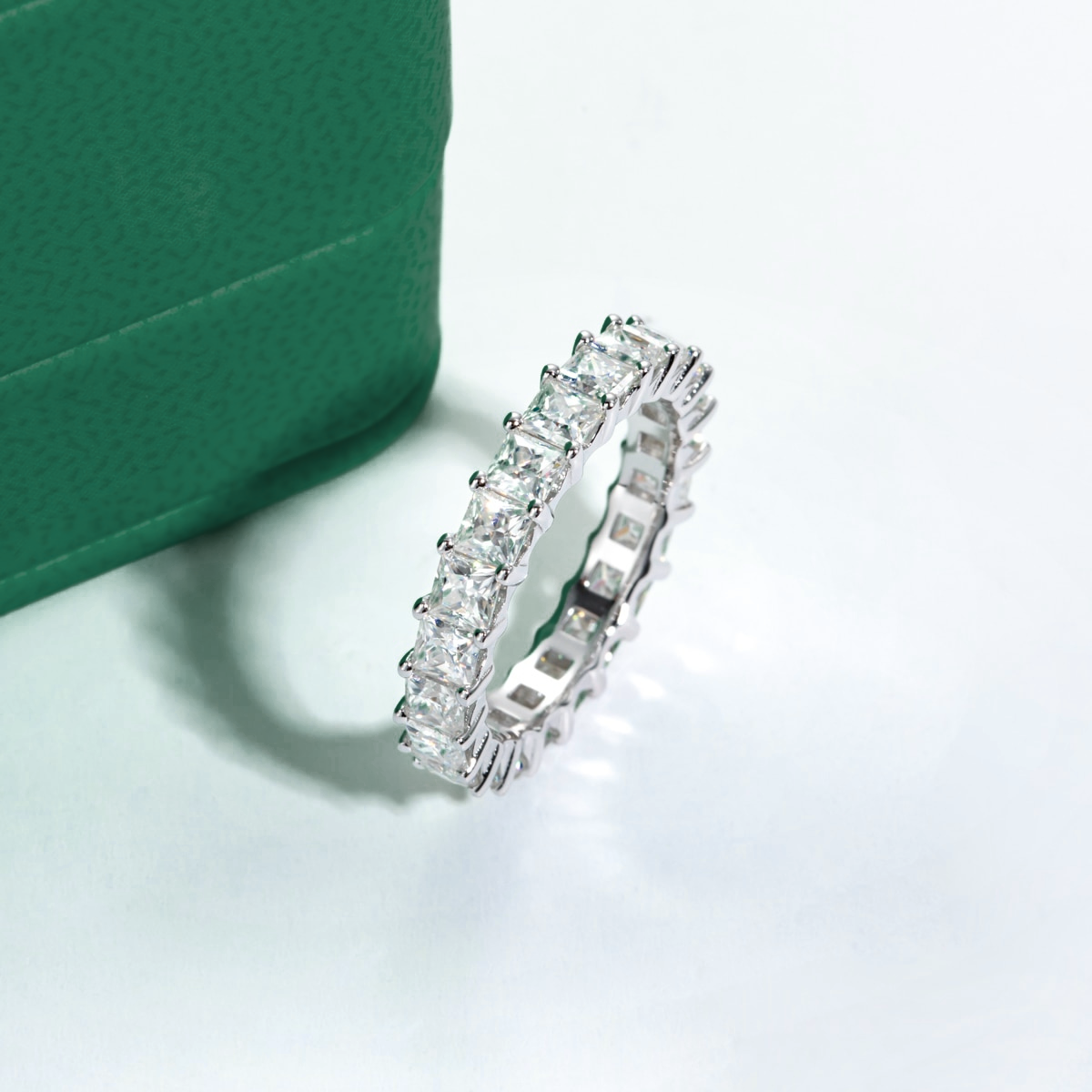 Aliança Duchess com Moissanite – Ouro Branco 18k