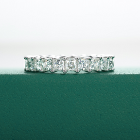 Aliança Duchess com Moissanite – Ouro Branco 18k
