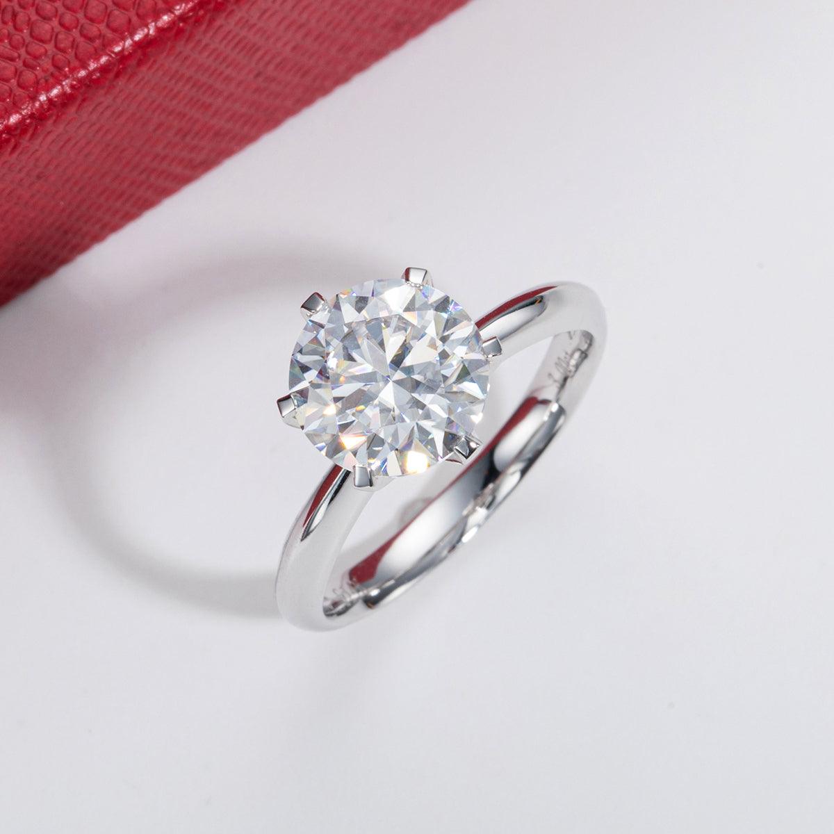 Anel Solitário com Moissanite Brilhante – Prata 925