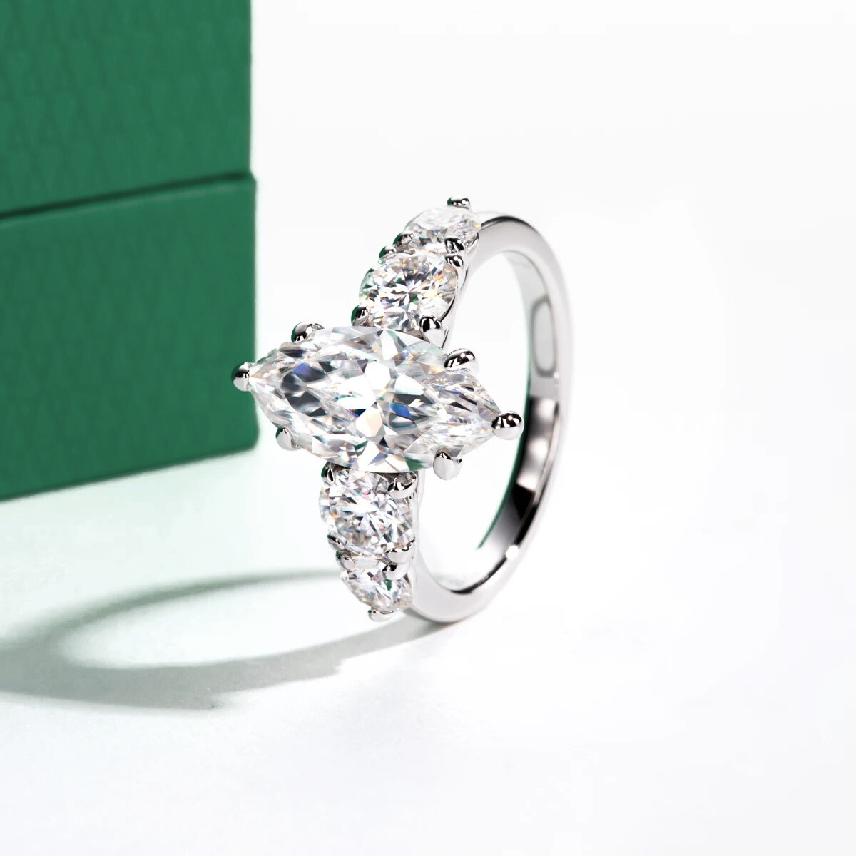 Anel Siena Moissanite - Ouro Branco 18k