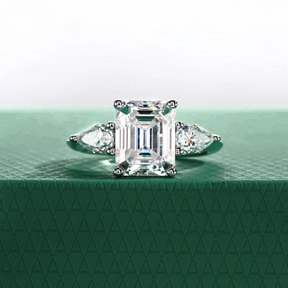 Anel Esmera Moissanite - Ouro Branco 18k