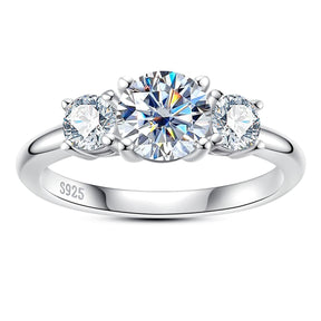 Anel Triplo Brilho com Moissanite – Elegância e Luminosidade