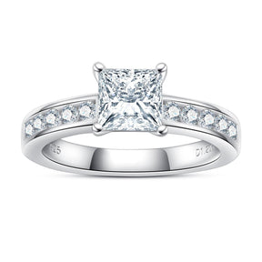 Anel Solitário Princess com Moissanite – Ouro Branco 18k