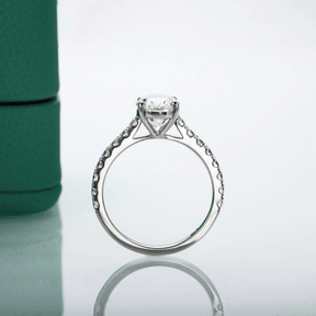 Anel Solitário Oval com Moissanite – Prata 925