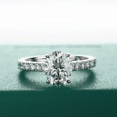 Anel Solitário Oval com Moissanite – Prata 925