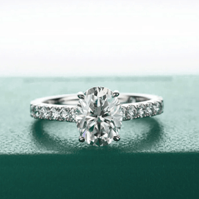 Anel Solitário Oval com Moissanite – Prata 925