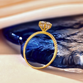 Anel Solitário Dama Cravejado com Moissanite – Ouro 18K