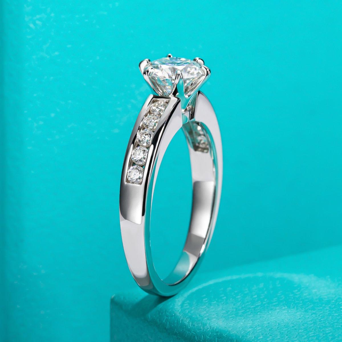 Anel Fairy Cravejado com Moissanite – Ouro Branco 18k