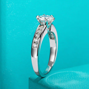 Anel Fairy Cravejado com Moissanite – Ouro Branco 18k