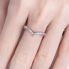 Meia Aliança V Design com Moissanite – Ouro Branco 18k