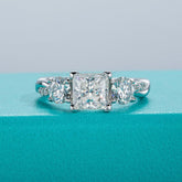 Anel Laço de Luz com Moissanite - Ouro Branco 18k