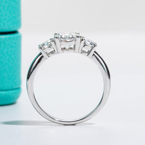 Anel Triplo Brilho com Moissanite – Elegância e Luminosidade