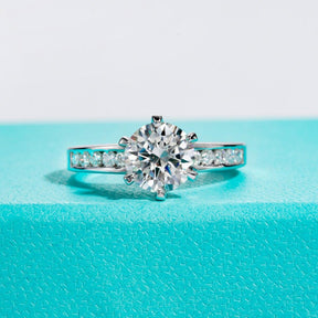 Anel Fairy Cravejado com Moissanite – Ouro Branco 18k