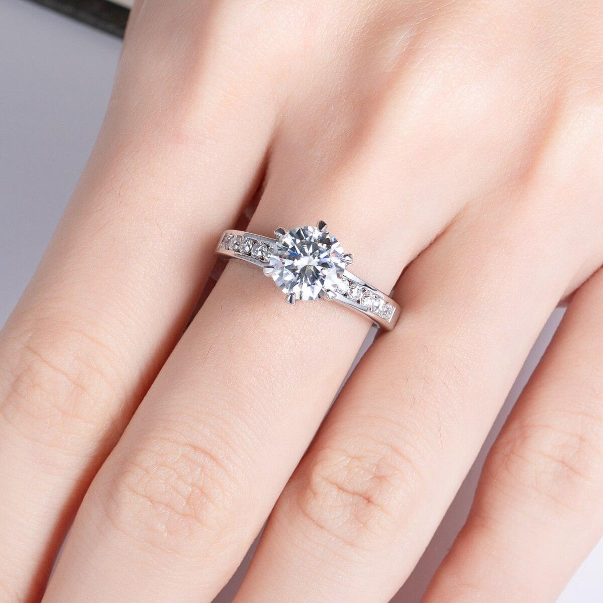 Anel Fairy Cravejado com Moissanite – Ouro Branco 18k