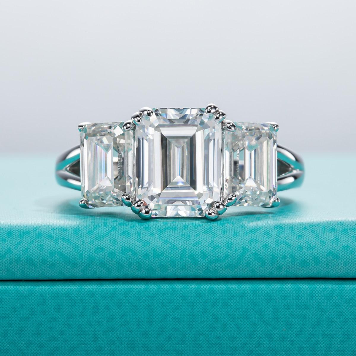 Anel Trinity com Esmeralda Moissanite – Prata 925