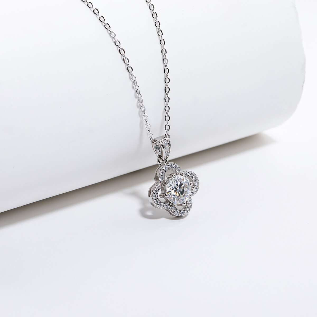 Colar Flower com Moissanite – Ouro Branco 18k
