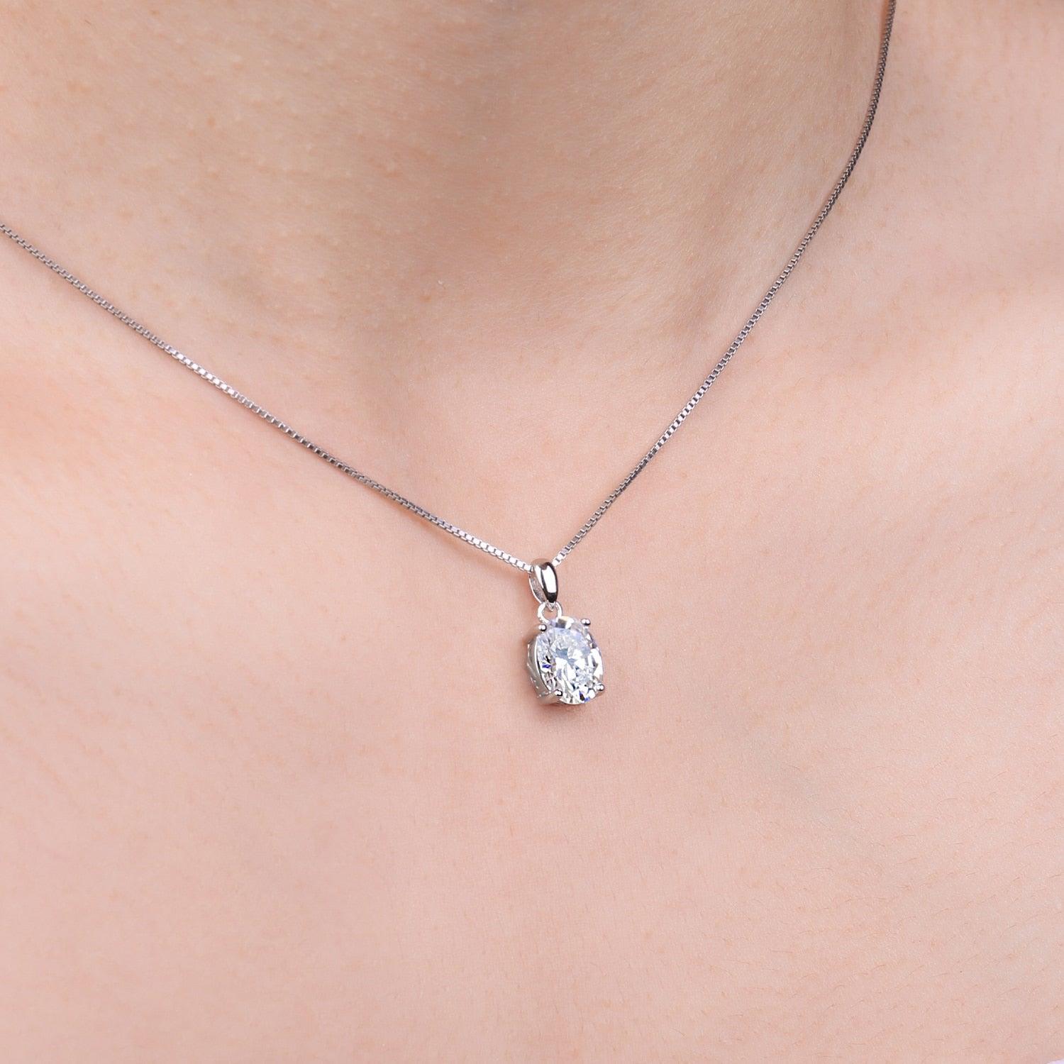 Colar Oval com Moissanite – 4 Garras em Ouro Branco 18k