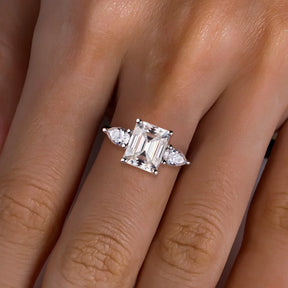 Anel Esmera Moissanite - Ouro Branco 18k