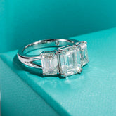 Anel Trinity com Esmeralda Moissanite – Prata 925